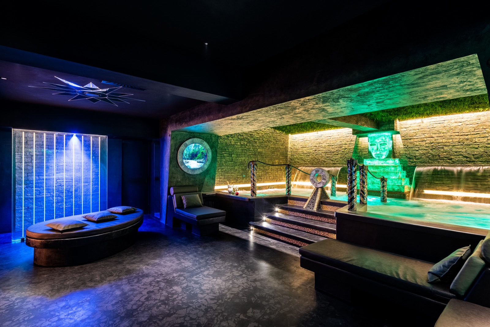 SPA Maya - vista completa della SPA con piramide e piscina